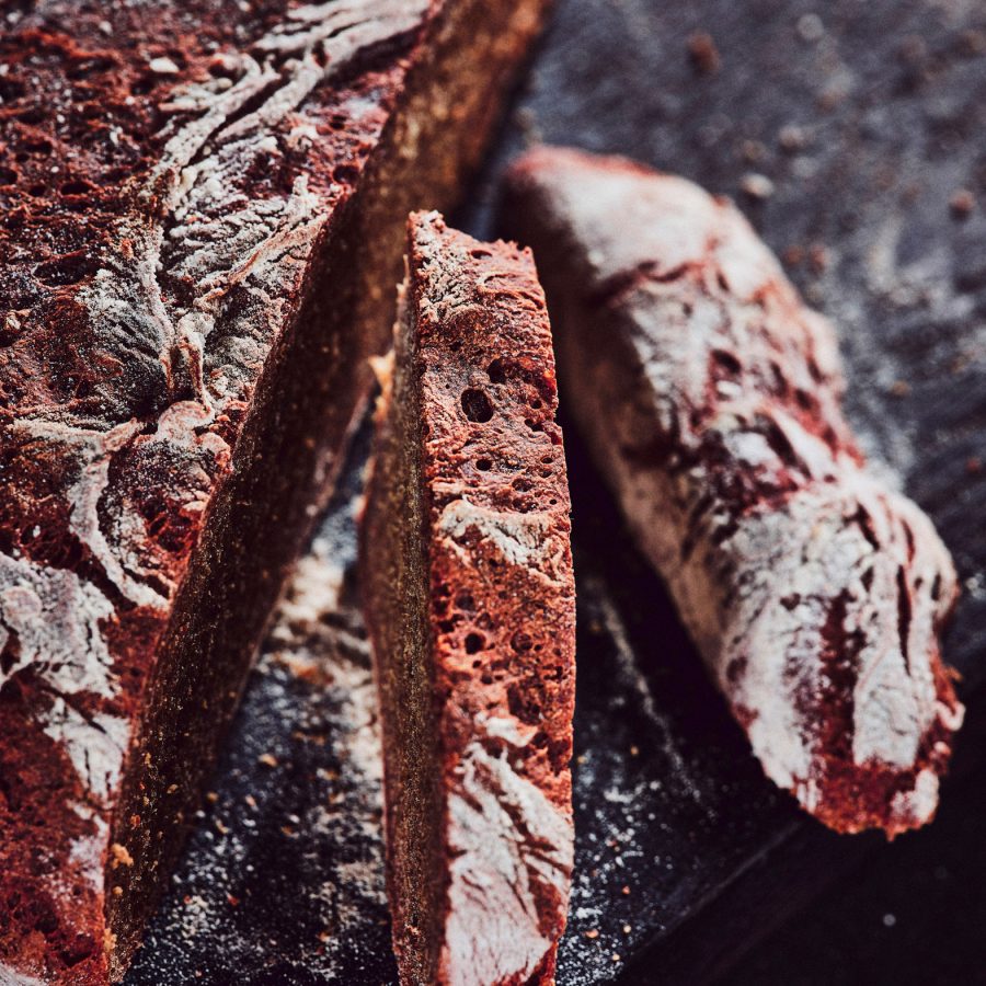 Rote Bete Sauerteigbrot Scheibenkruste scharf