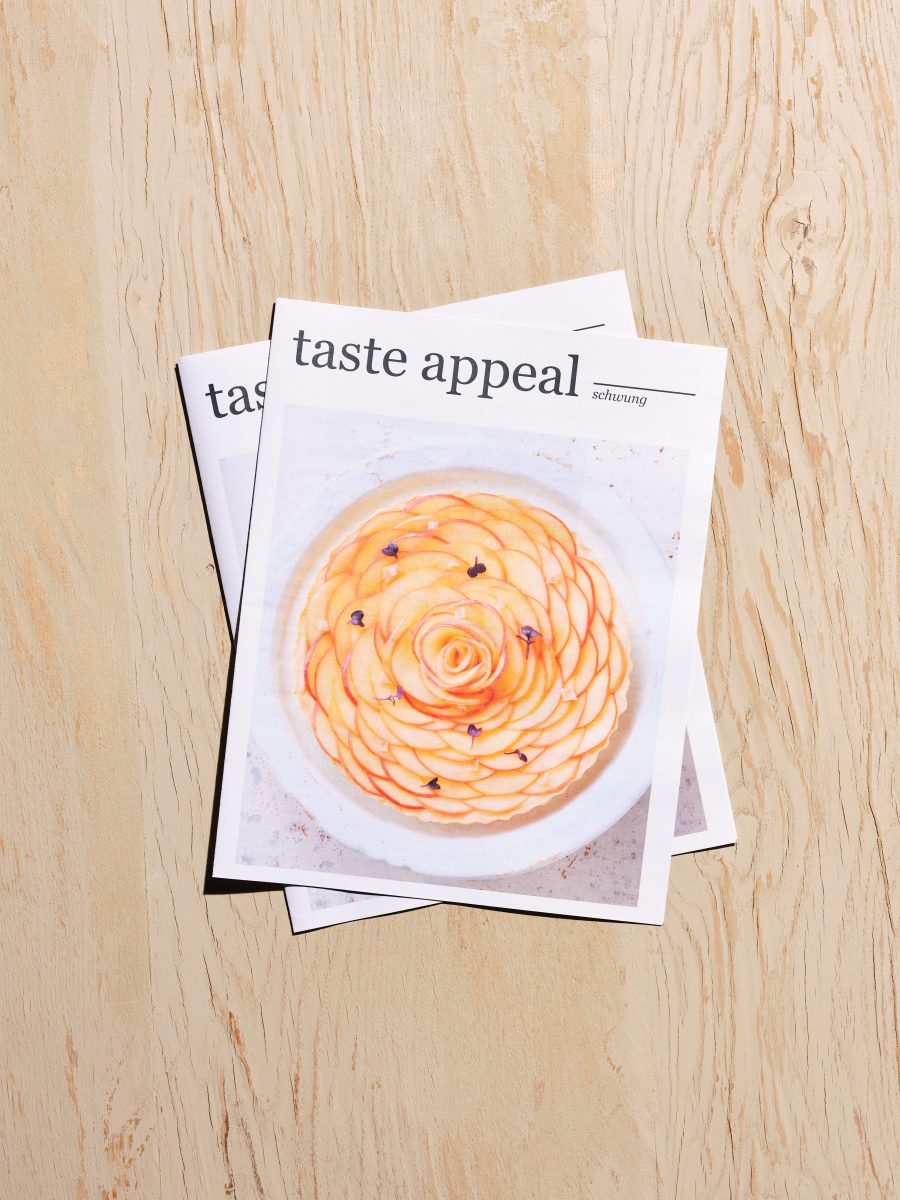 TASTE APPEAL– Magazin, Ausgabe "Schwung", Cover auf Holzuntergrund