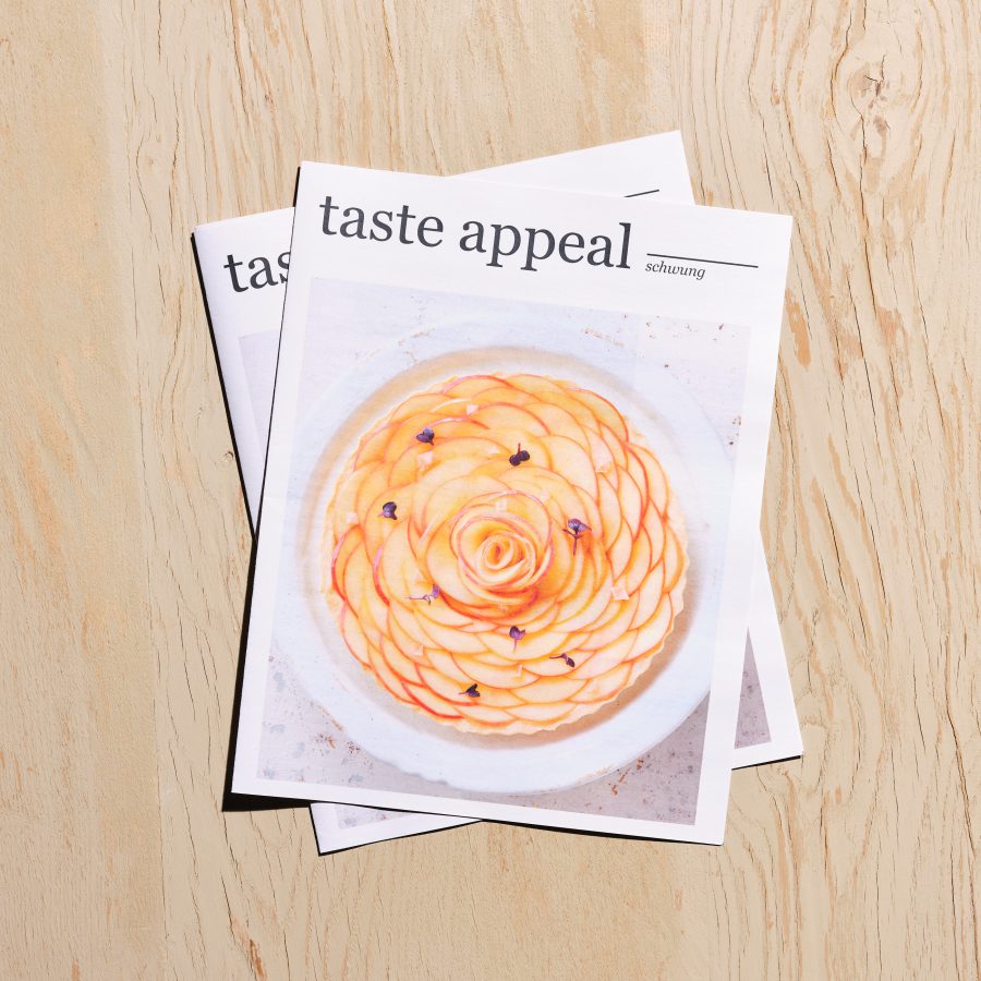 TASTE APPEAL– Magazin, Ausgabe "Schwung", Cover auf Holzuntergrund